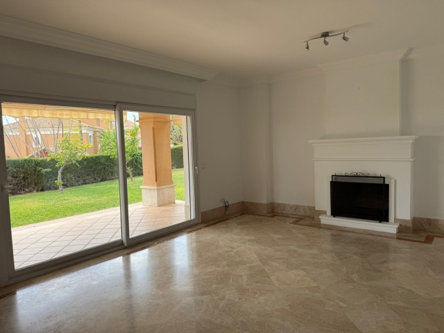 3 Bedrooms Townhouse in Marbella