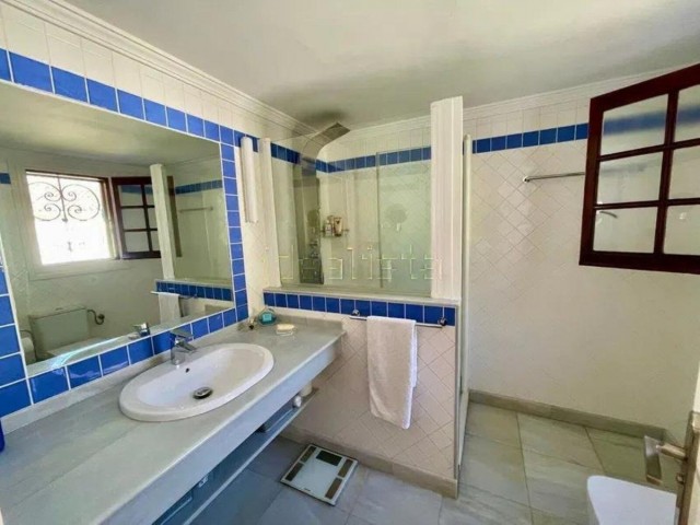 Adosado con 3 Dormitorios  en Guadalmina Baja