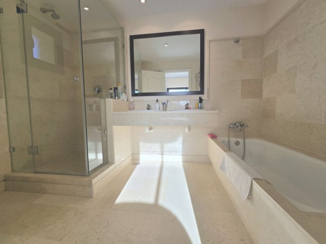 2 Makuuhuoneen Huoneisto Benahavís