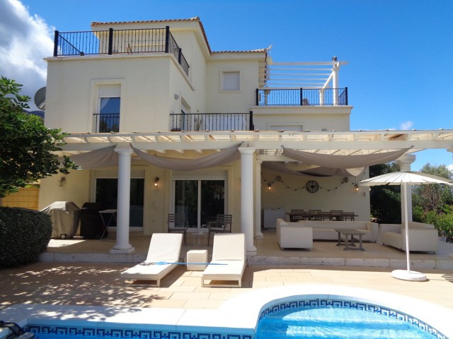 4 Makuuhuoneen Huvila Alhaurín de la Torre