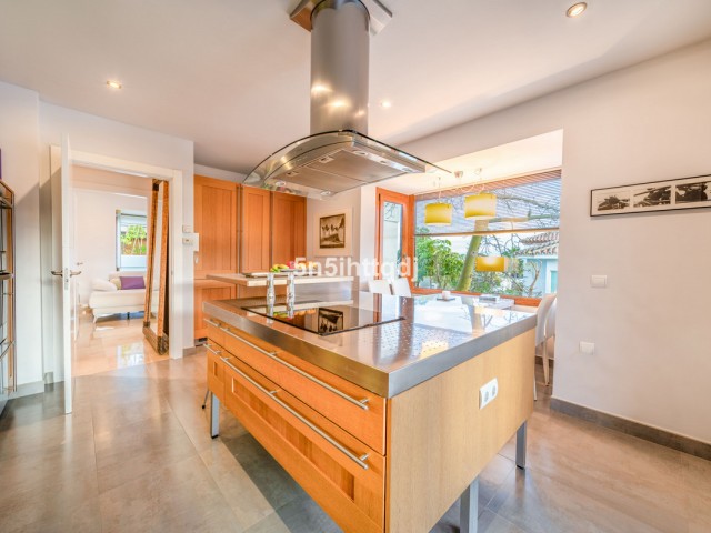 5 Makuuhuoneen Huvila Benahavís