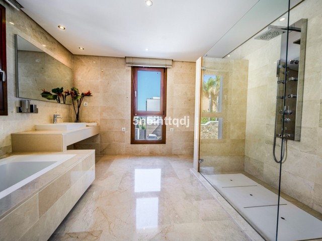 5 Makuuhuoneen Huvila Benahavís