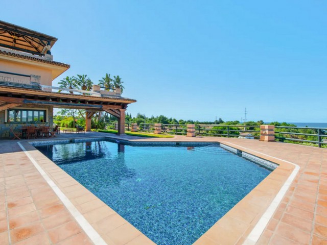 6 Makuuhuoneen Huvila Estepona