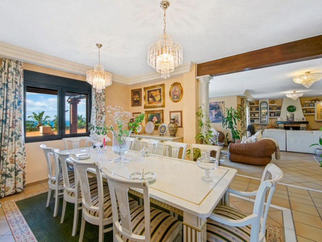 6 Makuuhuoneen Huvila Estepona