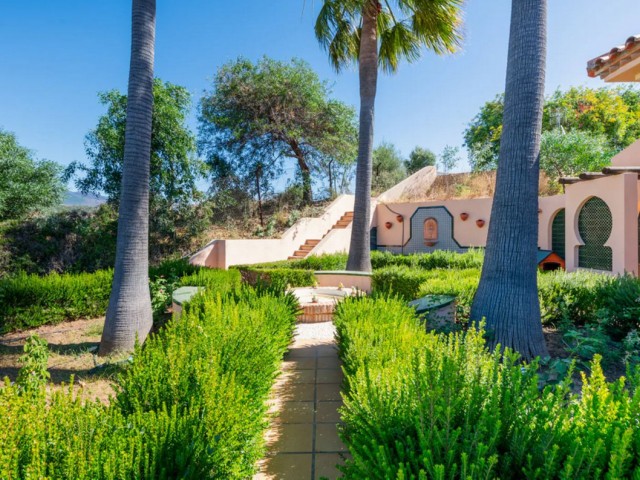 6 Makuuhuoneen Huvila Estepona