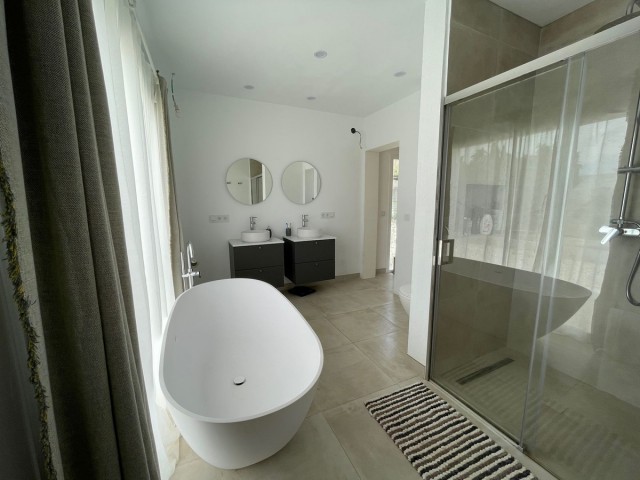 3 Makuuhuoneen Huvila Estepona