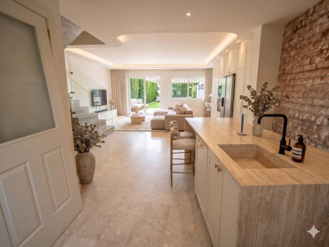 Maison mitoyenne avec 4 Chambres  à San Pedro de Alcántara