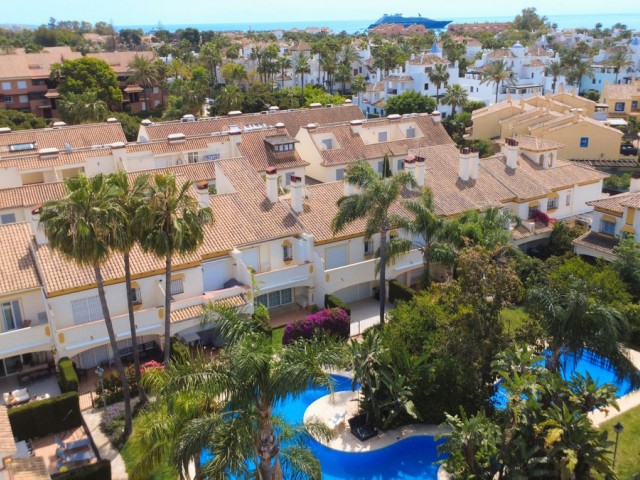 4 Bedrooms Townhouse in San Pedro de Alcántara