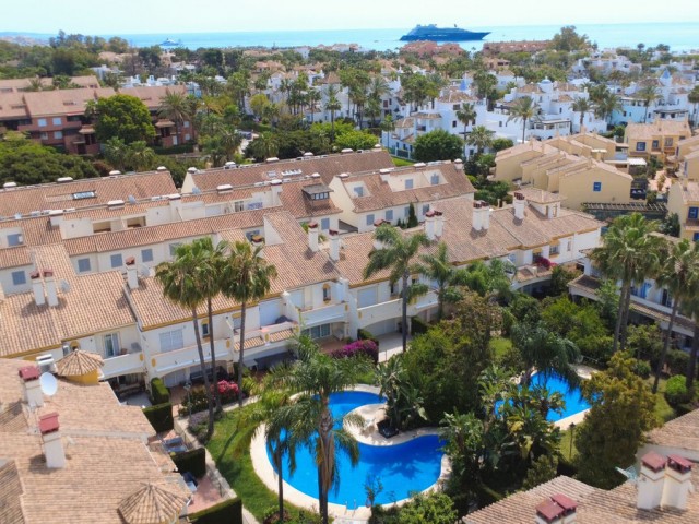4 Bedrooms Townhouse in San Pedro de Alcántara