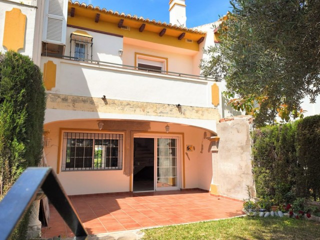 4 Bedrooms Townhouse in San Pedro de Alcántara