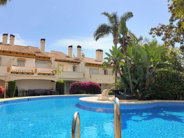 4 Bedrooms Townhouse in San Pedro de Alcántara