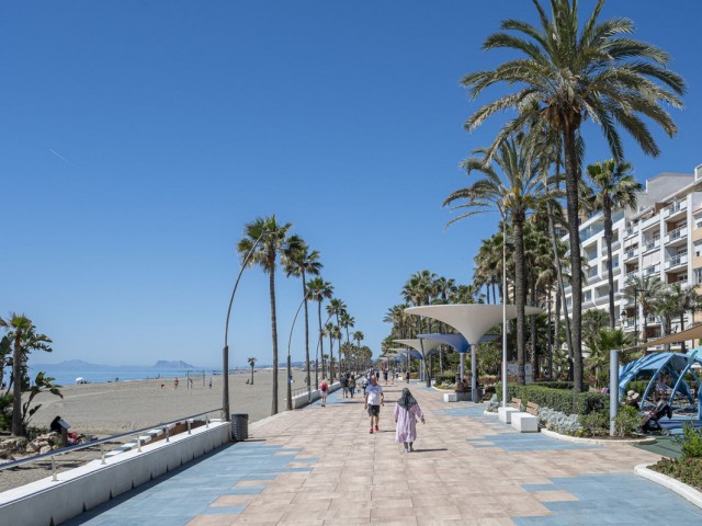 2 Bedrooms Apartment in Estepona