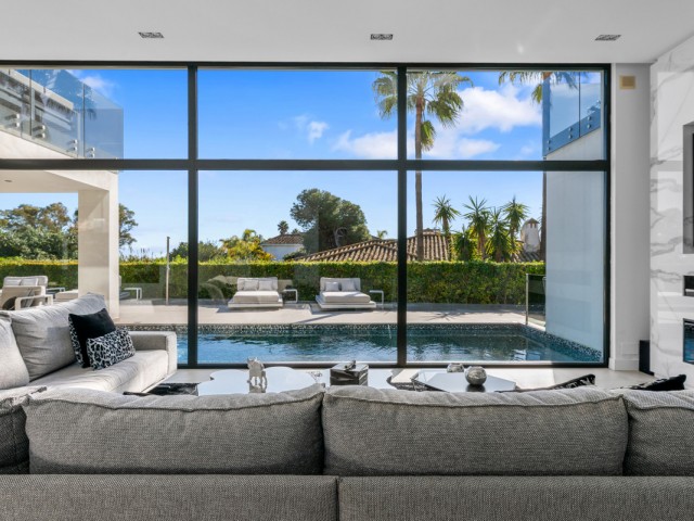 4 Bedrooms Villa in Los Monteros