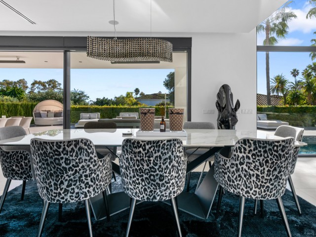 4 Bedrooms Villa in Los Monteros