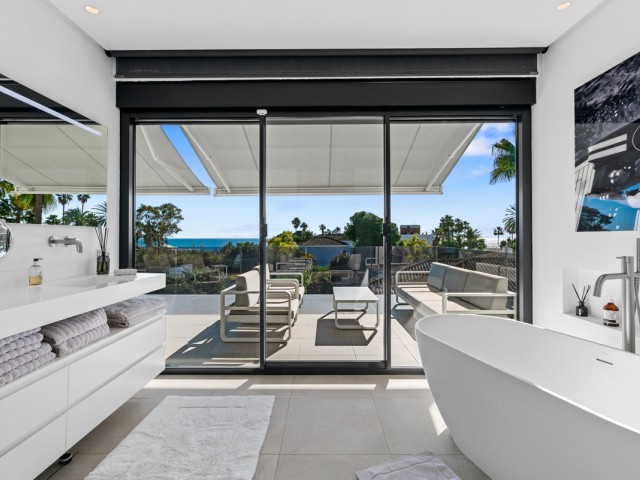 4 Bedrooms Villa in Los Monteros