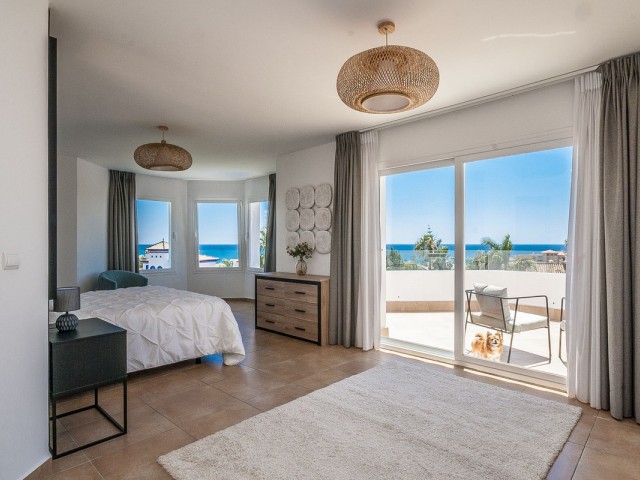 6 Makuuhuoneen Huvila Estepona