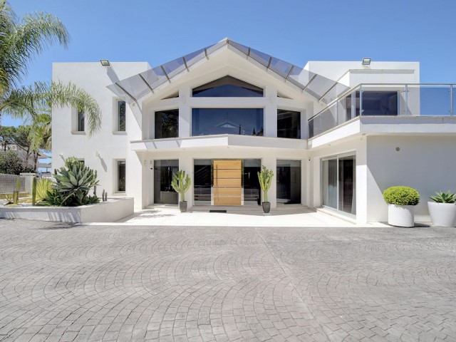 5 Bedrooms Villa in Nueva Andalucía