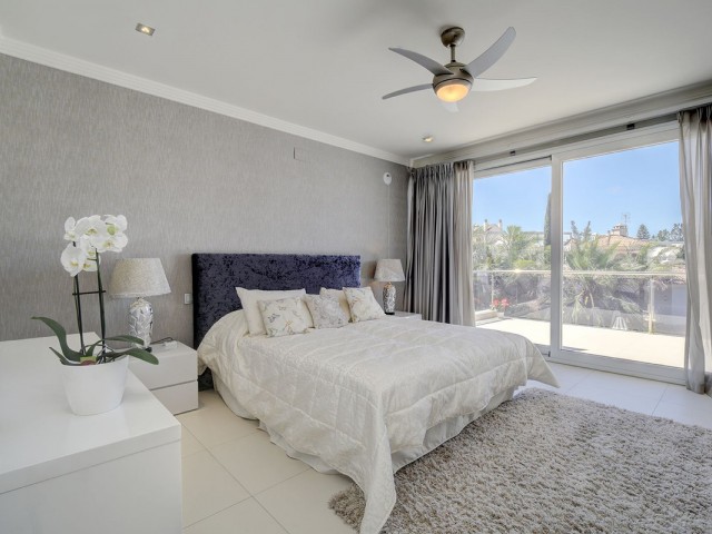 5 Bedrooms Villa in Nueva Andalucía