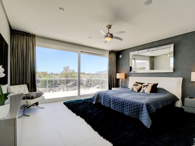 5 Bedrooms Villa in Nueva Andalucía