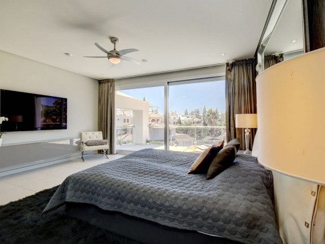 5 Bedrooms Villa in Nueva Andalucía
