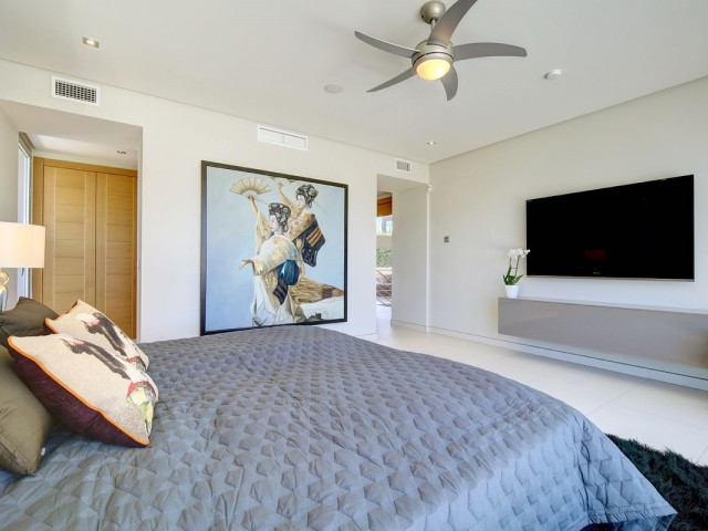 5 Bedrooms Villa in Nueva Andalucía
