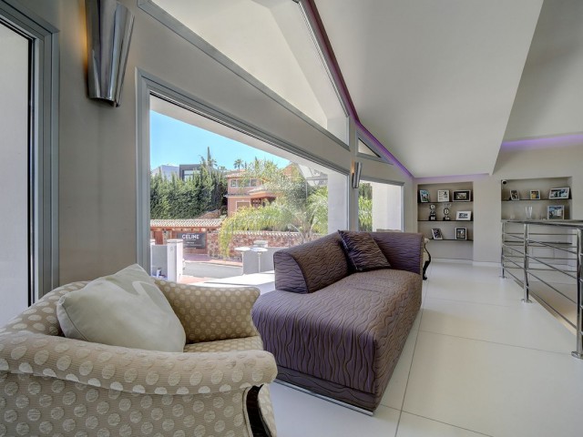 5 Bedrooms Villa in Nueva Andalucía
