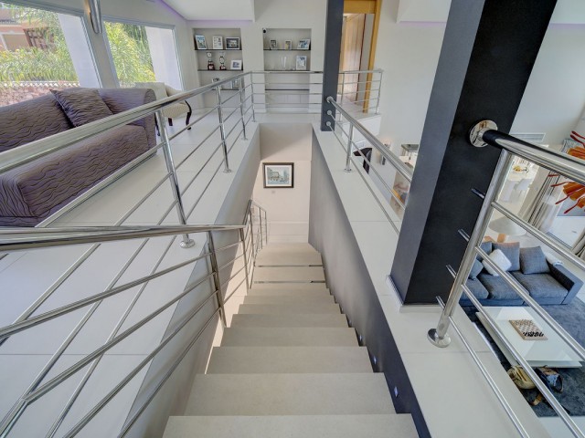 5 Bedrooms Villa in Nueva Andalucía