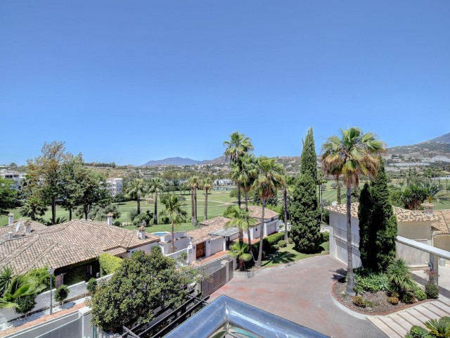 5 Bedrooms Villa in Nueva Andalucía
