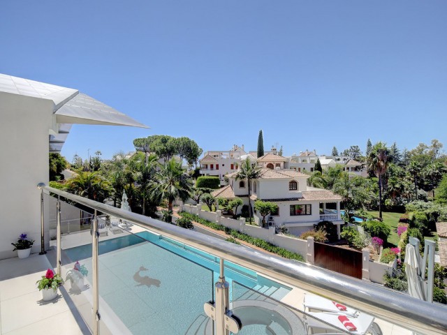 5 Bedrooms Villa in Nueva Andalucía