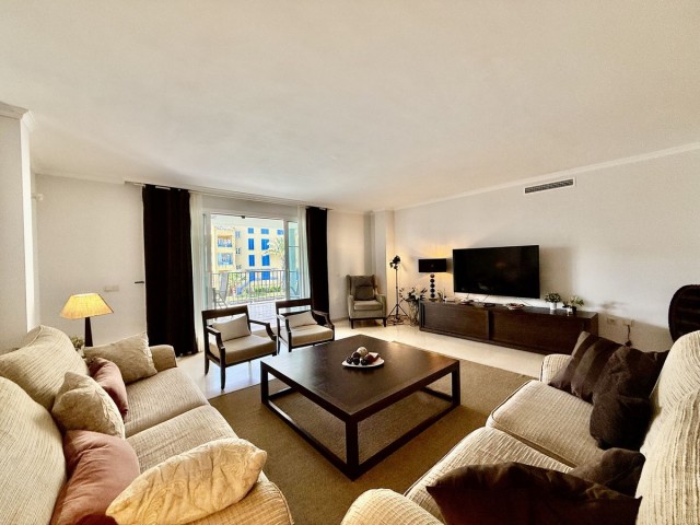 Huoneisto, Sotogrande Puerto, R5162482