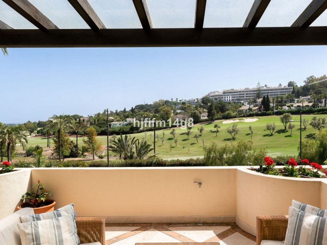3 Bedrooms Apartment in Nueva Andalucía