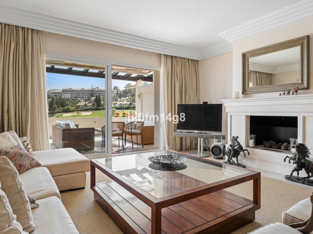 3 Bedrooms Apartment in Nueva Andalucía