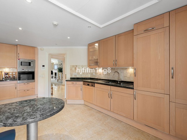 3 Bedrooms Apartment in Nueva Andalucía