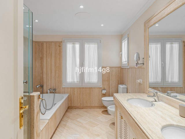 3 Bedrooms Apartment in Nueva Andalucía