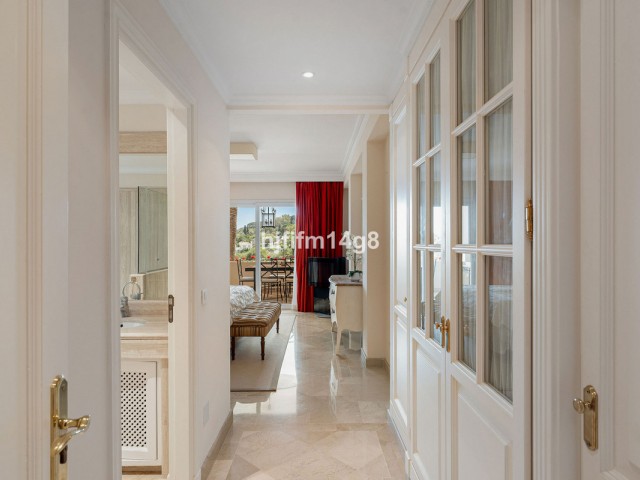 3 Bedrooms Apartment in Nueva Andalucía