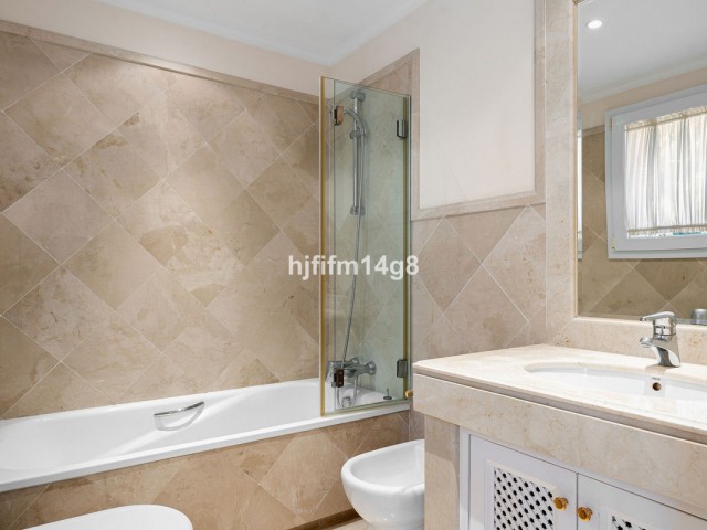 3 Bedrooms Apartment in Nueva Andalucía