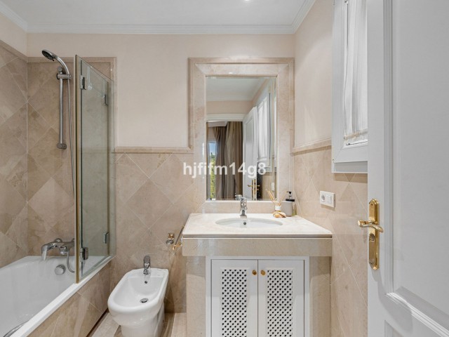 3 Bedrooms Apartment in Nueva Andalucía