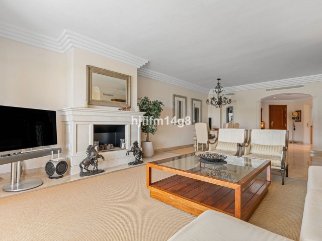 3 Bedrooms Apartment in Nueva Andalucía