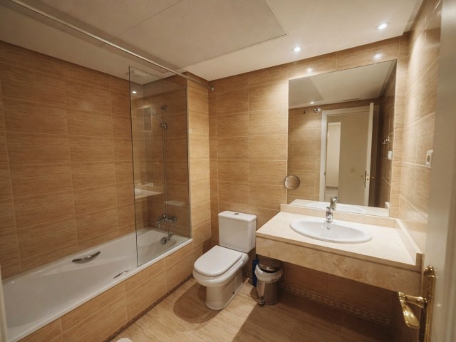 2 Bedrooms Apartment in Nueva Andalucía