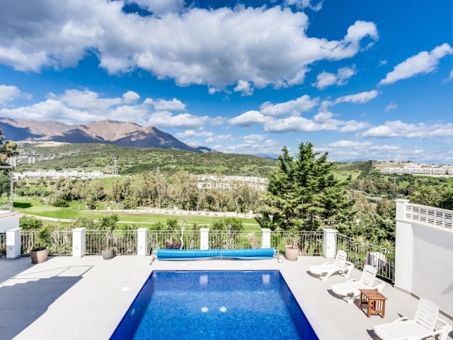 4 Bedrooms Villa in Estepona