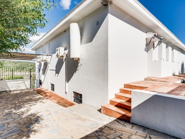 4 Bedrooms Villa in Estepona