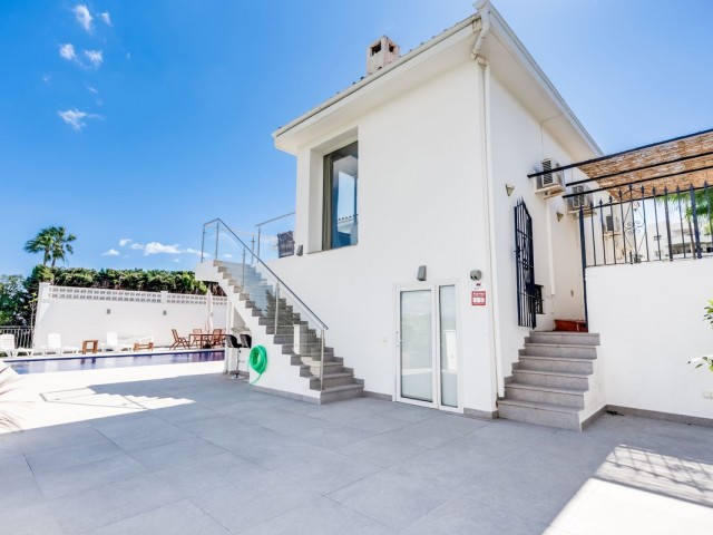 4 Bedrooms Villa in Estepona