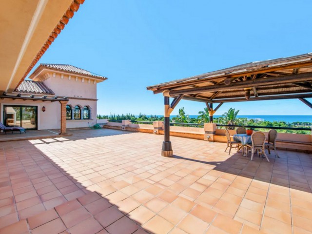 6 Bedrooms Villa in Estepona