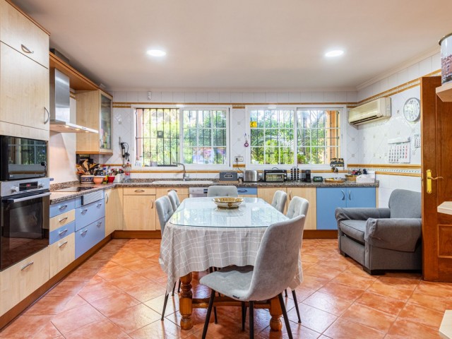 5 Bedrooms Villa in Nueva Andalucía