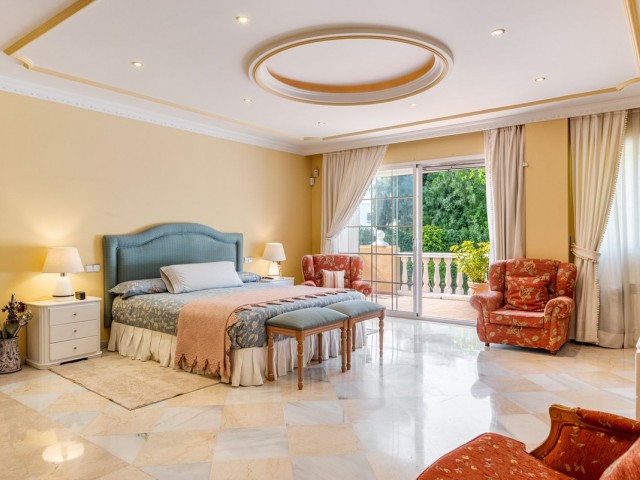 5 Bedrooms Villa in Nueva Andalucía