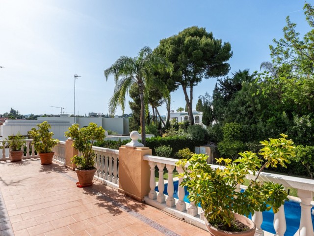 5 Bedrooms Villa in Nueva Andalucía