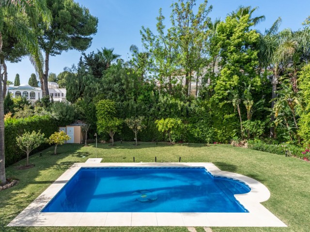 5 Bedrooms Villa in Nueva Andalucía