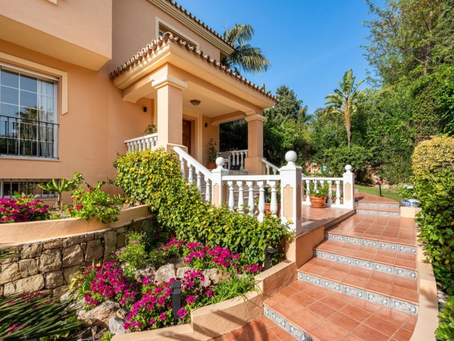 5 Bedrooms Villa in Nueva Andalucía