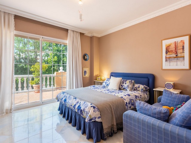 5 Bedrooms Villa in Nueva Andalucía