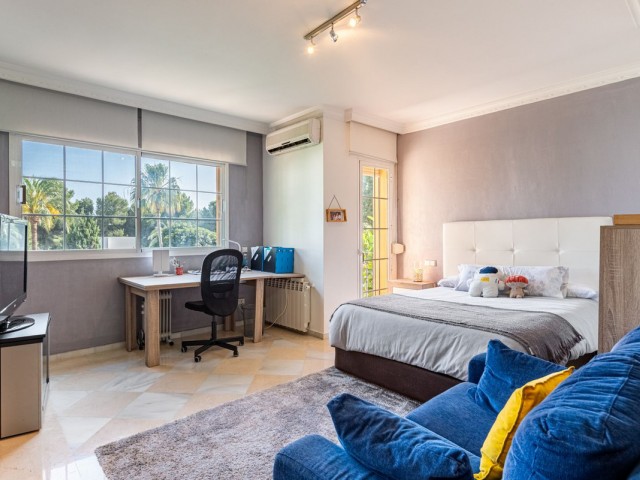 5 Bedrooms Villa in Nueva Andalucía
